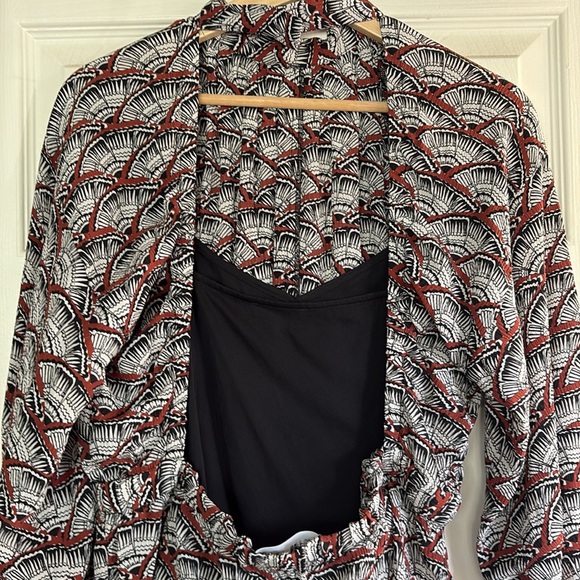 •APIECE APART Elegant Black and Red Patterned Women's Top Cutout - Picture 11 of 16